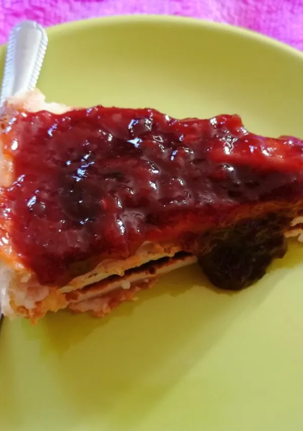 Glutén és tojásmentes sült sajttorta házi szilvalekvárral